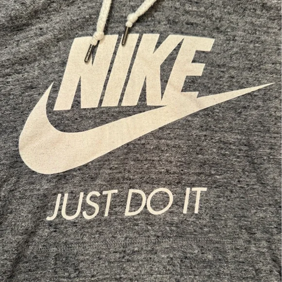 🌚LIGHT WEIGHT NIKE HOODIE🌚 - Picture 2 of 3